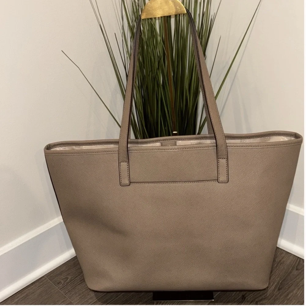 NWT. Michael Kors Taupe Tote Bag - Picture 2 of 8